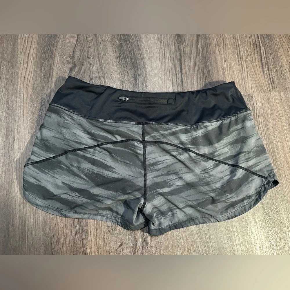 Anetik Athletic Shorts Women’s Medium Black Gray Printed Performance Running